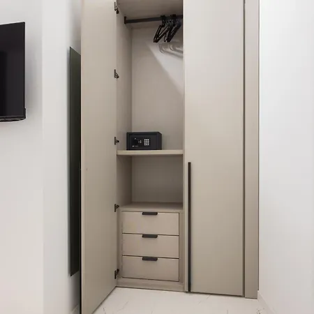 Excelsior Station Guest house